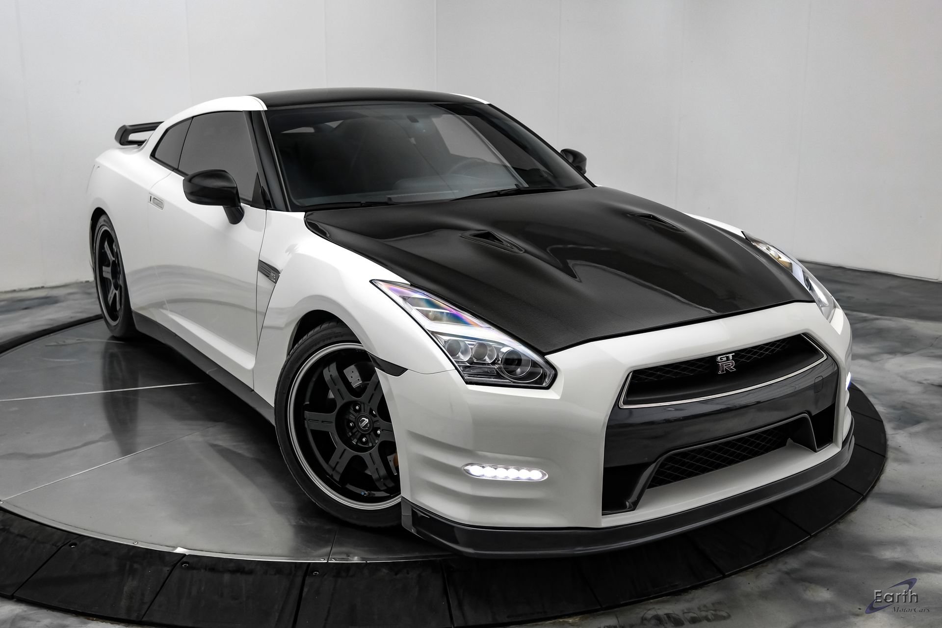 Used 2014 Nissan GT-R Black Edition AWD/4WD image 30