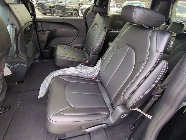 New 2026 Chrysler Pacifica Select FWD image 29