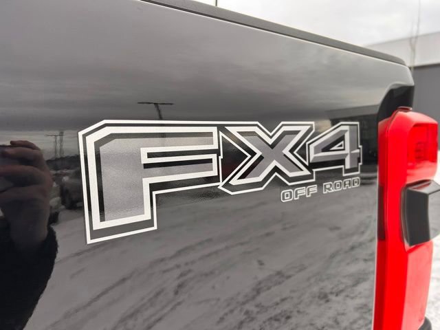Used 2025 Ford F350 Lariat w/ Black Appearance Package image 11