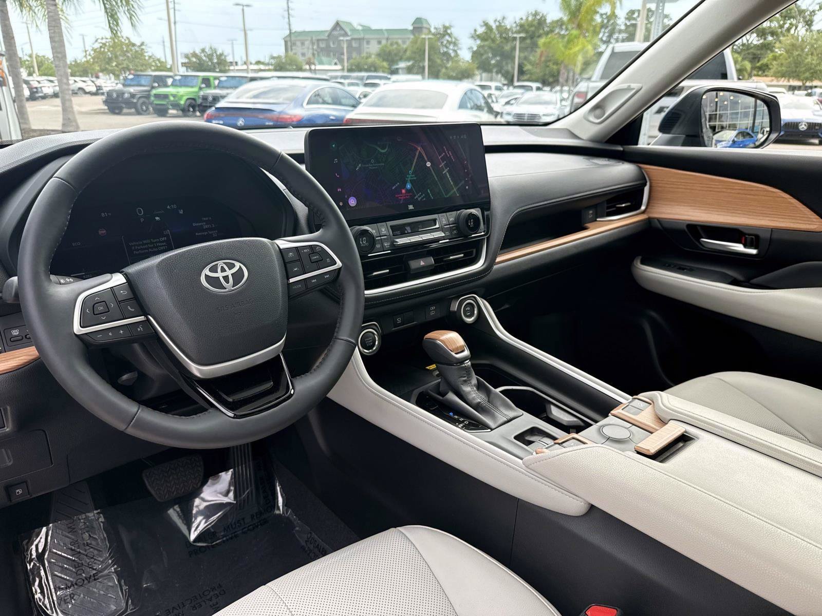 Used 2025 Toyota Grand Highlander AWD image 17
