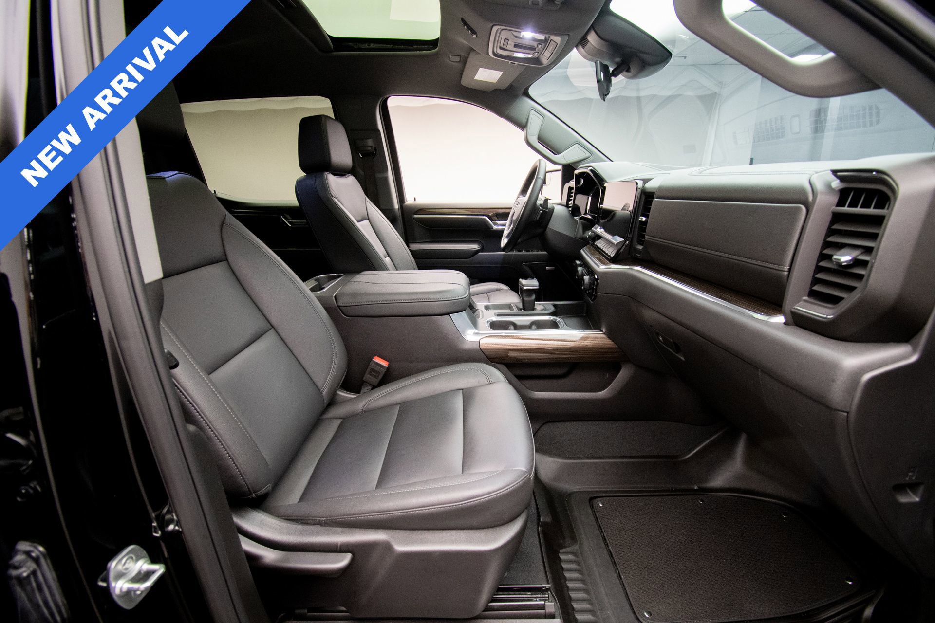 Used 2025 Chevrolet Silverado 1500 LT Trail Boss w/ Convenience Package II AWD/4WD image 12