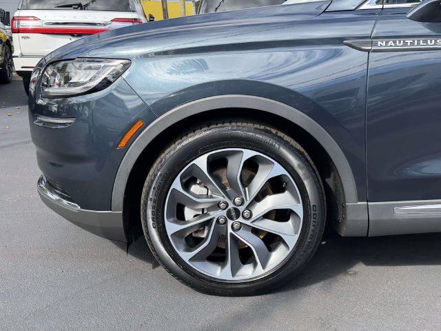 Used 2023 Lincoln Nautilus Reserve AWD/4WD image 7