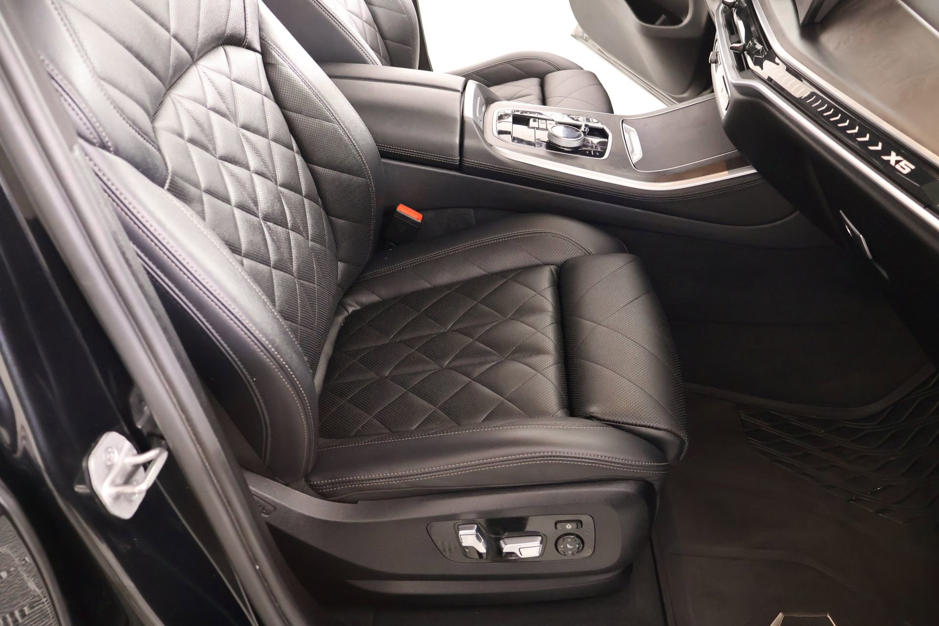 Used 2024 BMW X5 xDrive40i w/ Executive Package image 14