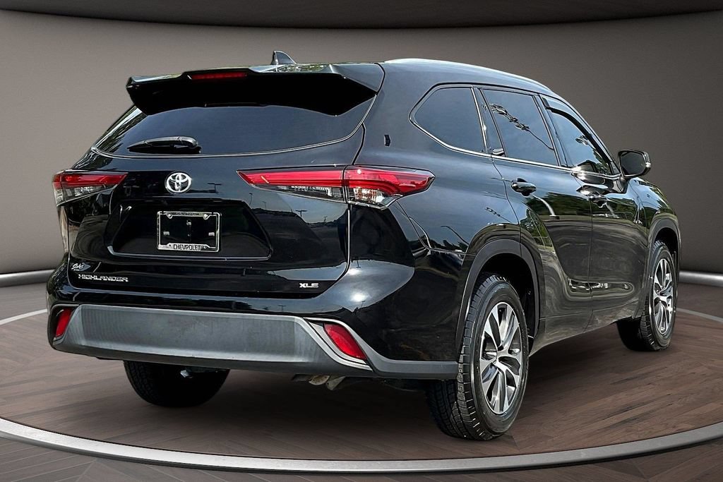 Used 2022 Toyota Highlander XLE FWD image 7