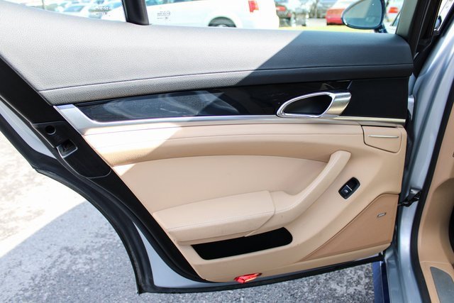 Used 2015 Porsche Panamera 4 image 30
