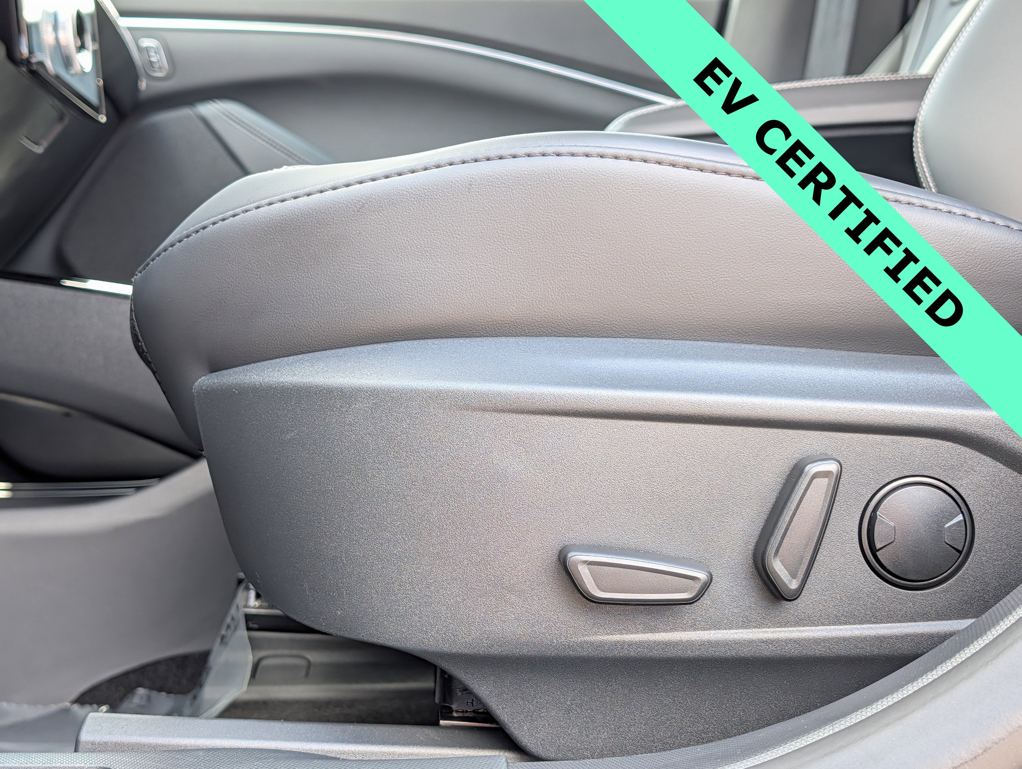 Used 2025 Ford Mustang Mach-E Premium AWD/4WD image 23
