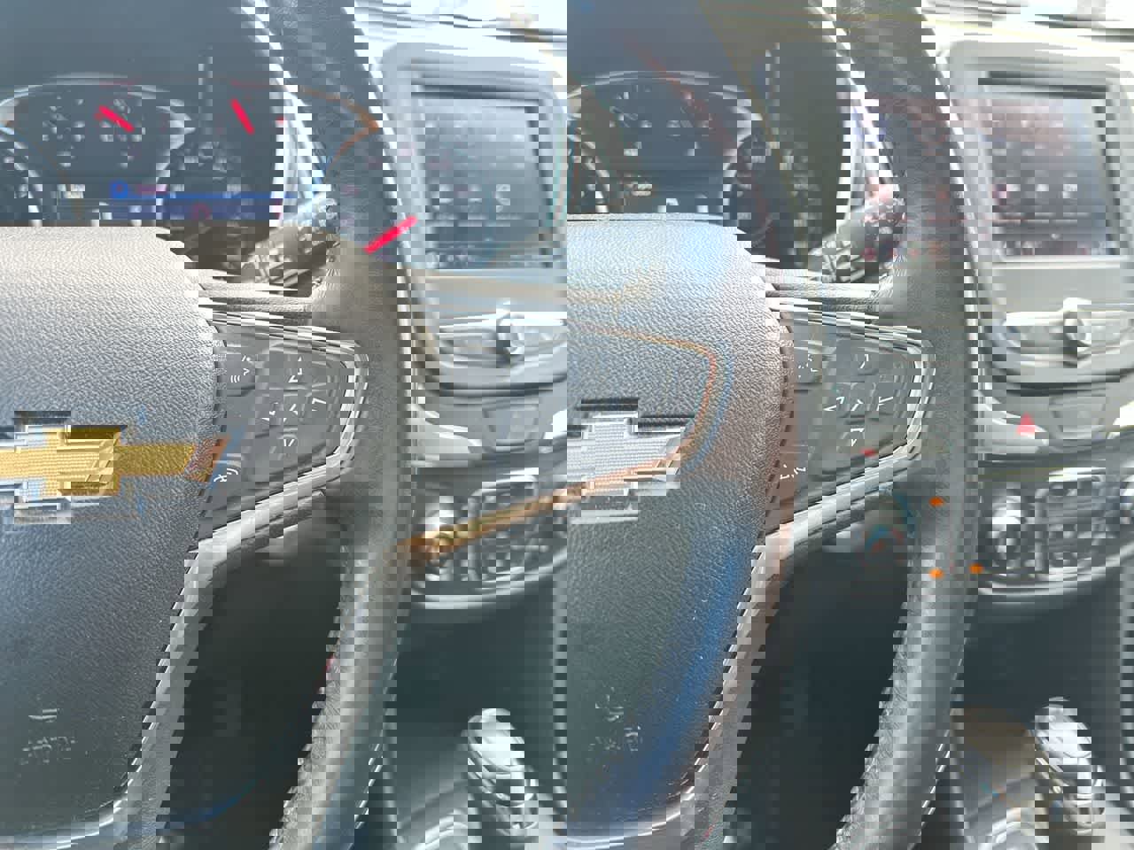 Used 2020 Chevrolet Equinox LT w/ Driver Convenience Package image 29