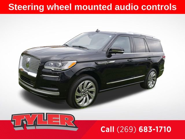 Used 2022 Lincoln Navigator Reserve image 3