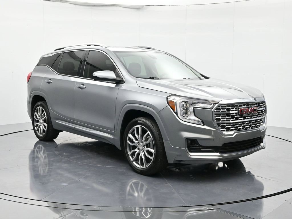 Used 2023 GMC Terrain Denali image 3