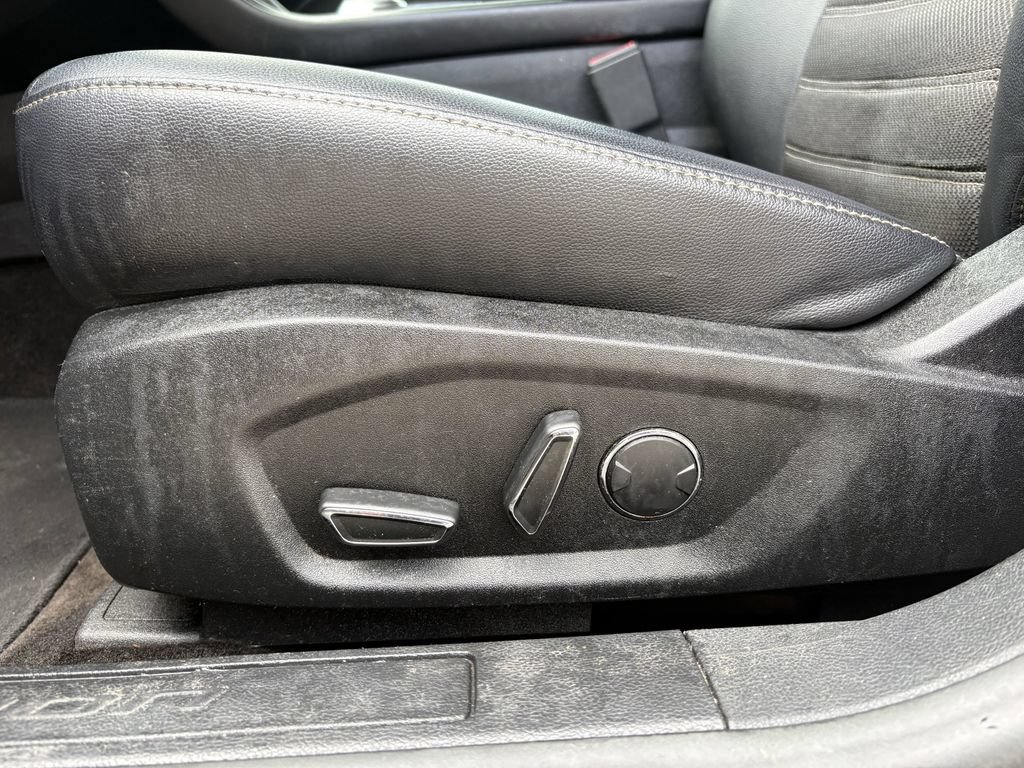Used 2018 Ford Fusion SE w/ Equipment Group 201A FWD image 13