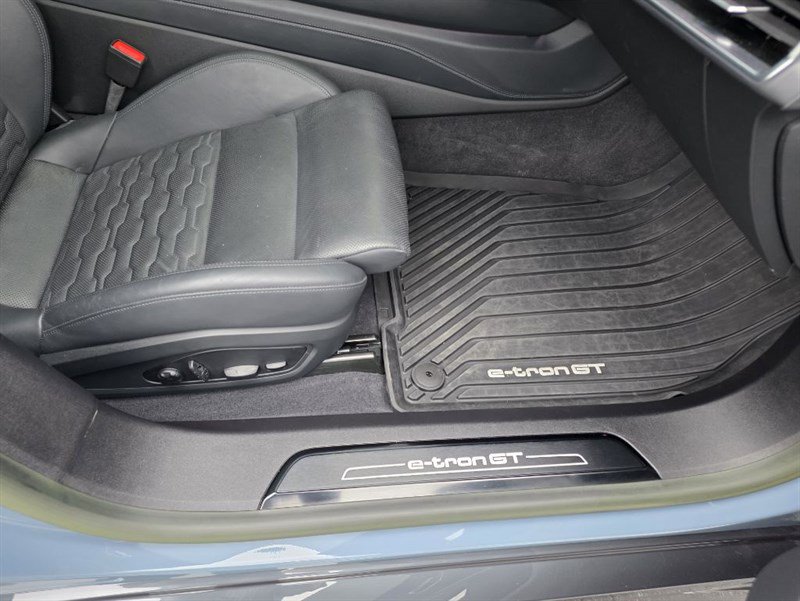 Used 2023 Audi e-tron GT Prestige AWD/4WD image 46