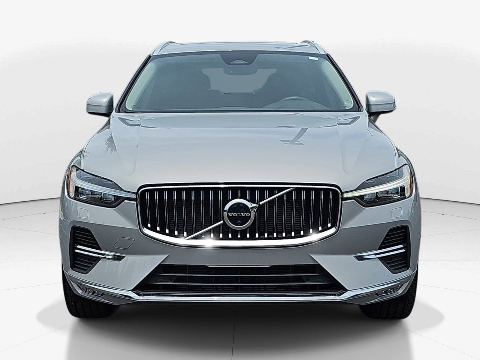 Used 2023 Volvo XC60 B5 Plus w/ Protection Package Premier FWD image 9