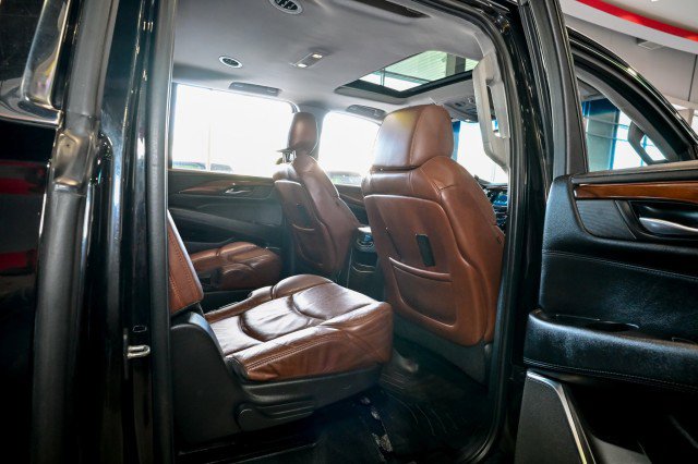 Used 2018 Cadillac Escalade ESV Luxury AWD/4WD image 23
