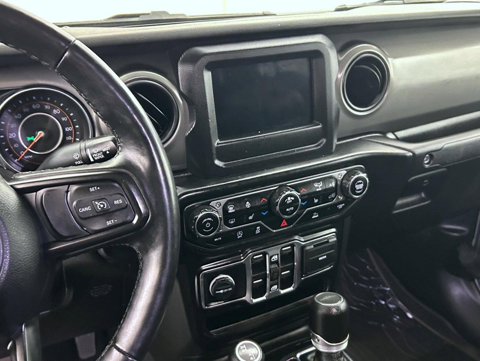 Used 2022 Jeep Gladiator Willys image 12