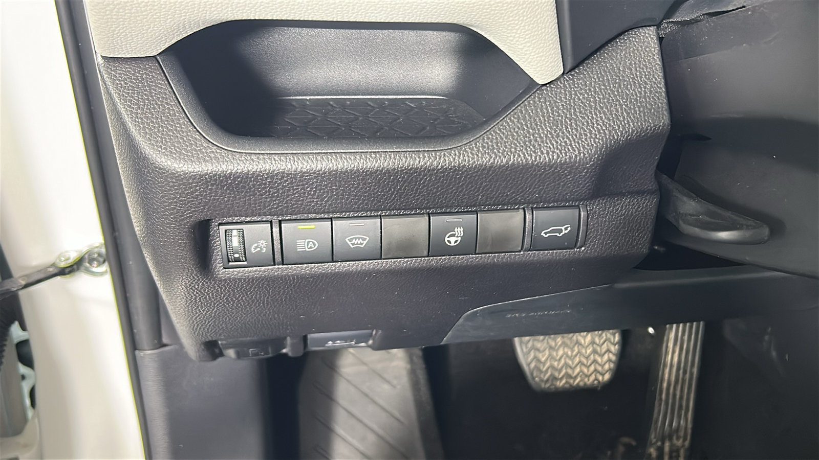 Used 2025 Toyota RAV4 XLE Premium w/ Weather Package AWD/4WD image 24