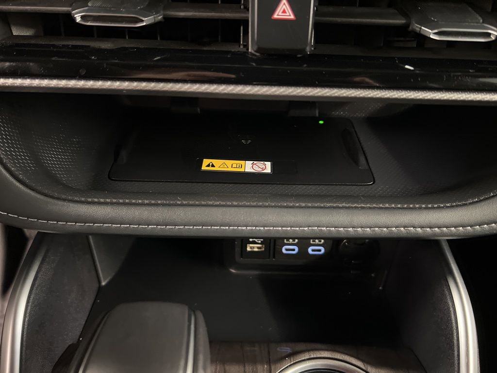 Used 2024 Toyota Highlander Platinum image 15