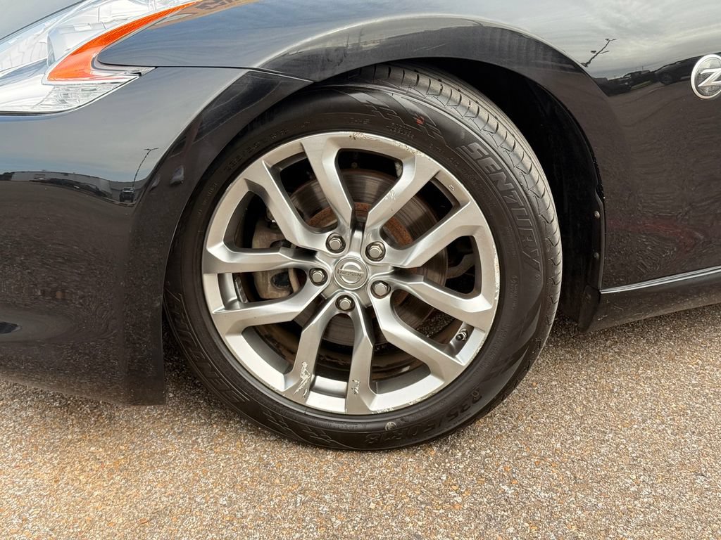 Used 2011 Nissan 370Z Touring RWD image 12
