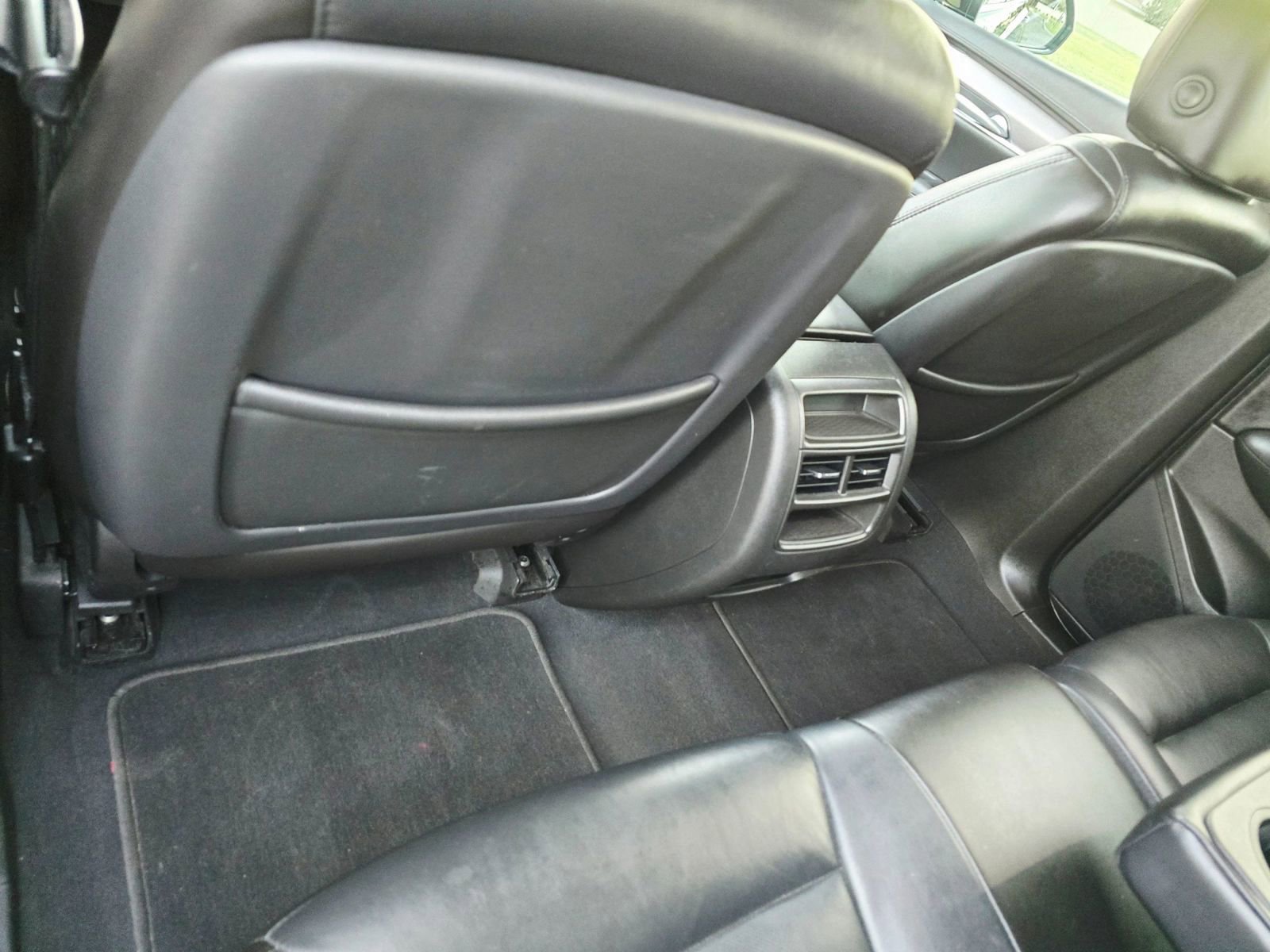 Used 2017 Cadillac XT5 Luxury w/ Driver Awareness Package image 39