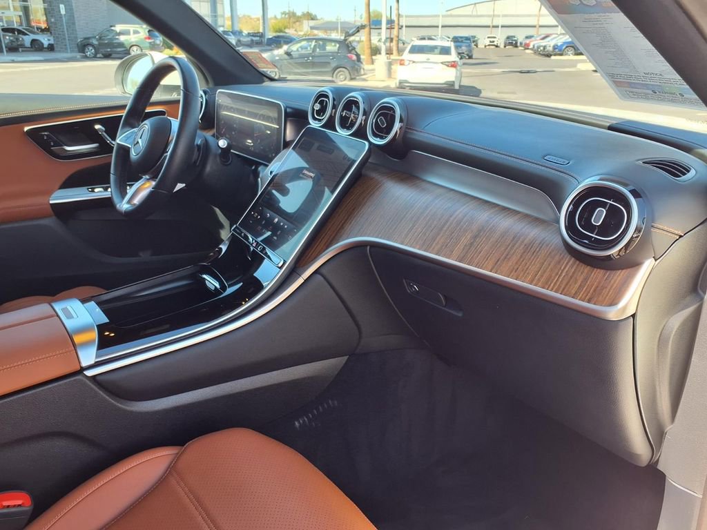 Used 2024 Mercedes-Benz GLC 300 4MATIC image 19