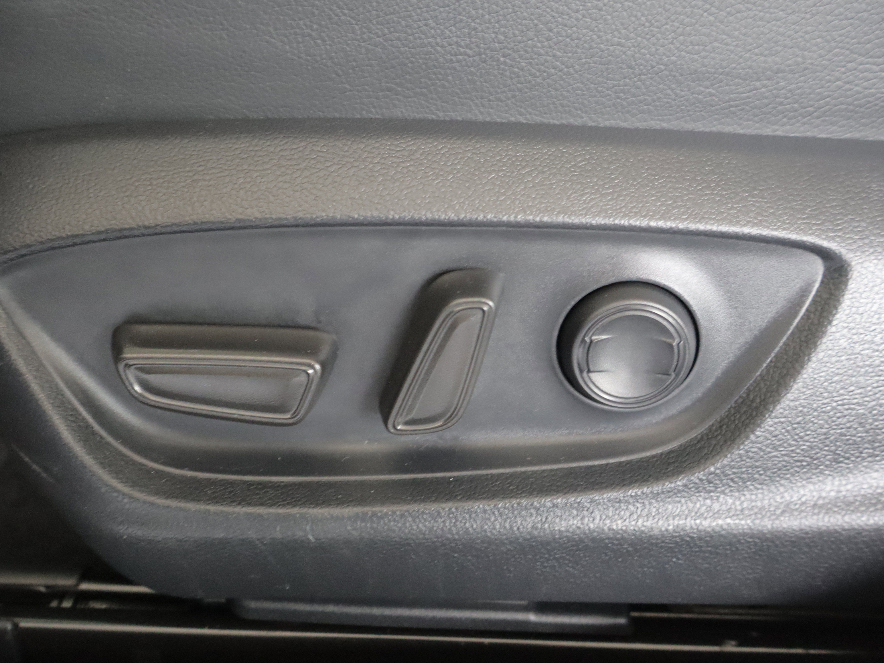 Used 2024 Toyota Camry SE w/ Cold Weather Package FWD image 12