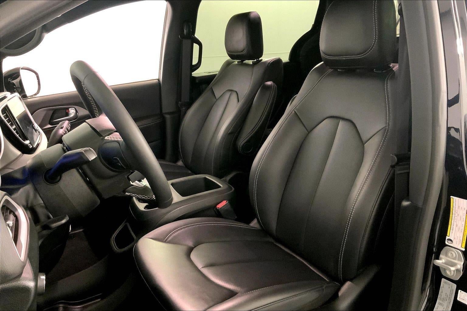 Used 2026 Chrysler Pacifica Select FWD image 22