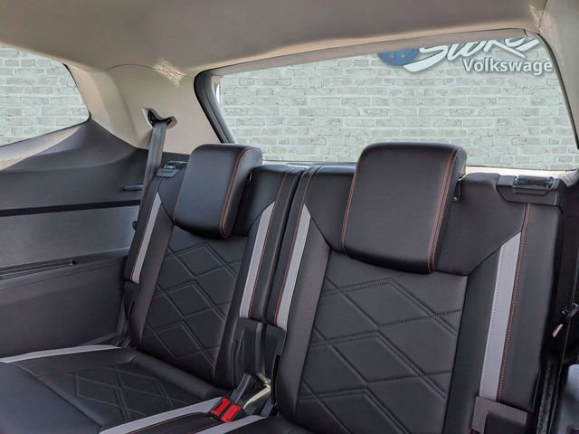 Certified 2025 Volkswagen Atlas Peak Edition SE AWD/4WD image 15