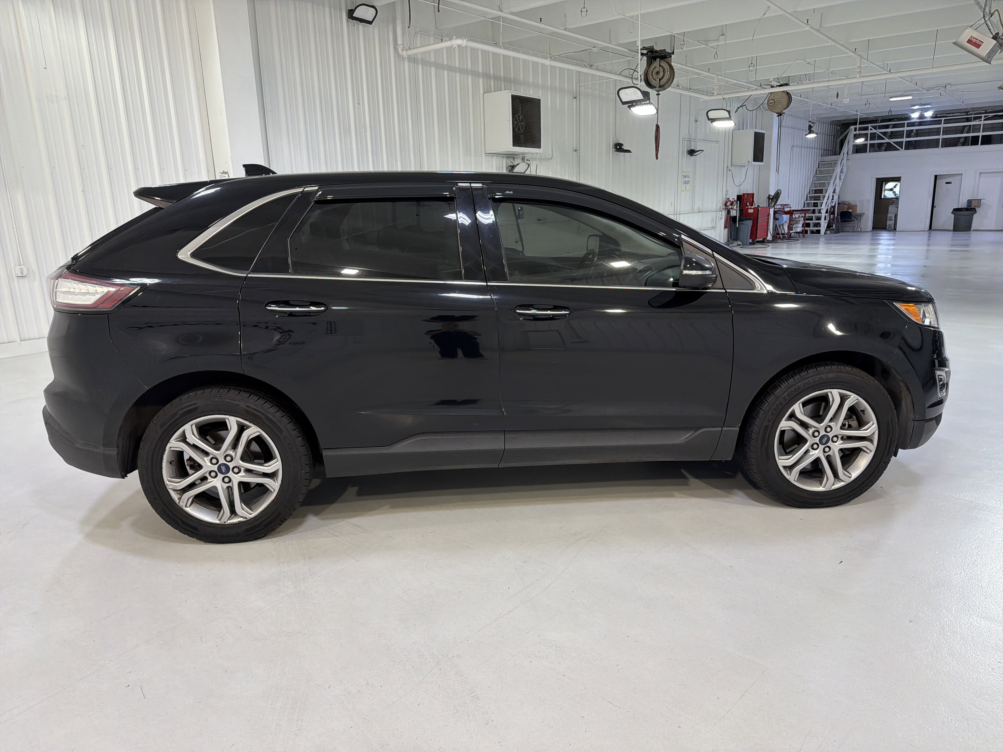 Used 2017 Ford Edge Titanium w/ Technology Package image 6