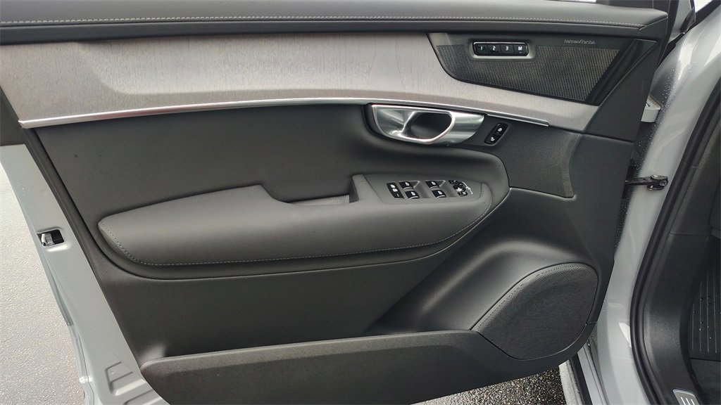 New 2026 Volvo XC90 B6 Ultra w/ Protection Package image 8