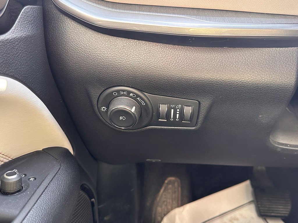 Used 2024 Jeep Compass Limited AWD/4WD image 33