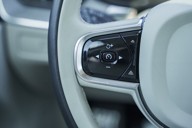 Certified 2024 Volvo XC60 B5 Plus w/ Climate Package image 28