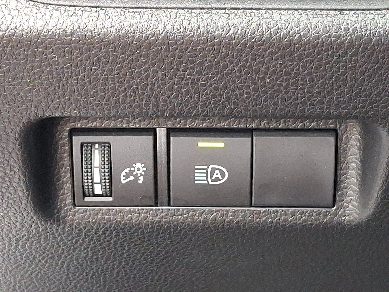 Certified 2025 Toyota RAV4 LE AWD/4WD image 28