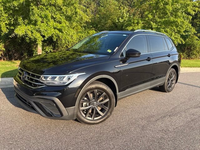 Used 2024 Volkswagen Tiguan SE w/ Panoramic Sunroof Package