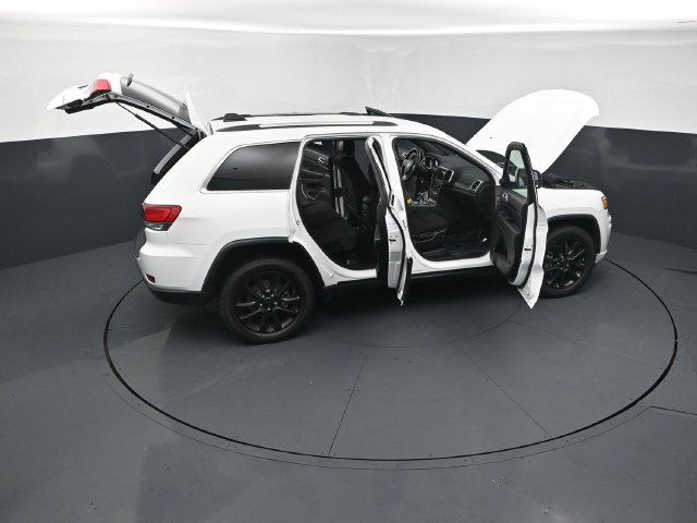 Used 2021 Jeep Grand Cherokee Laredo AWD/4WD image 30