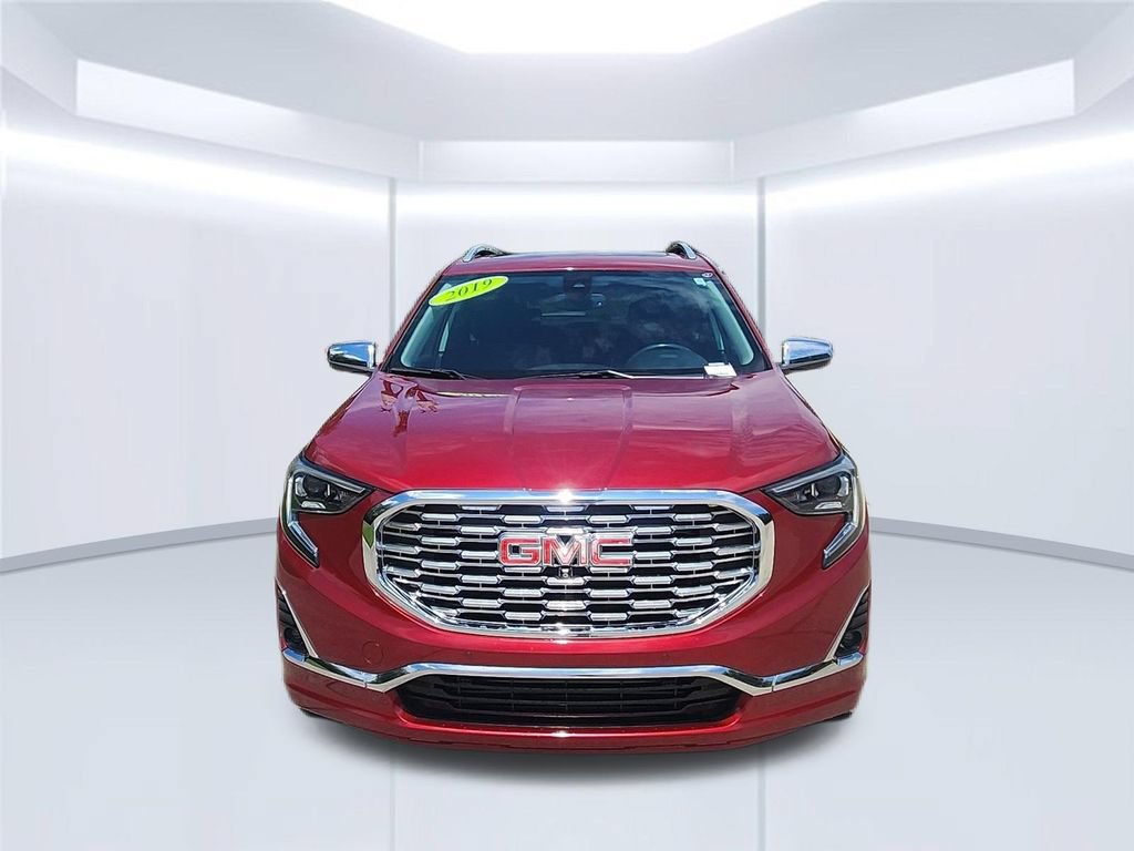 Used 2019 GMC Terrain Denali w/ Advanced Safety Package FWD image 2