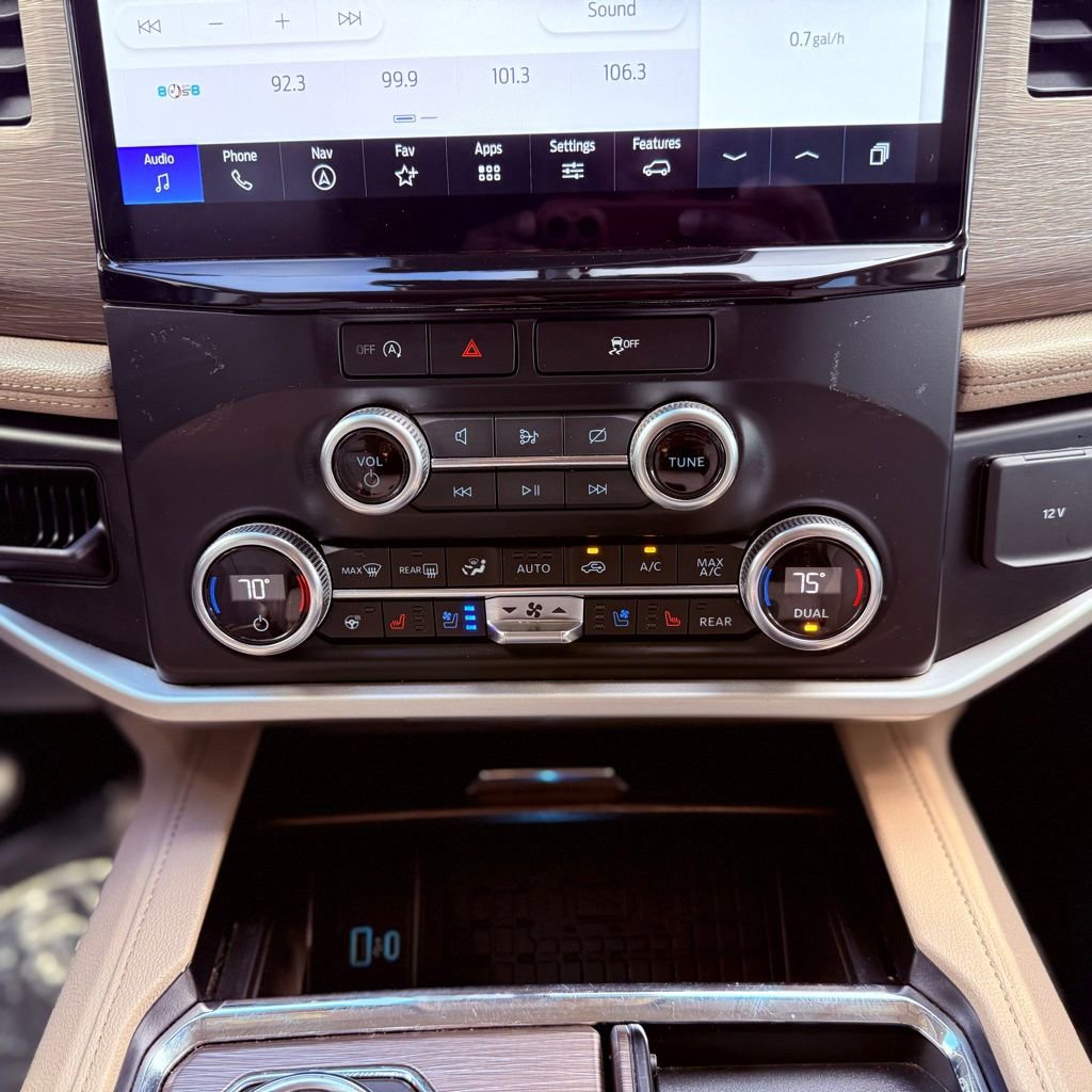 Used 2024 Ford Expedition Limited image 16