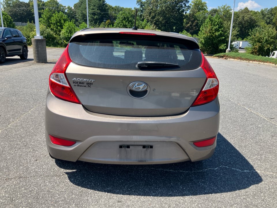 Used 2014 Hyundai Accent SE w/ Option Group 3 FWD image 18