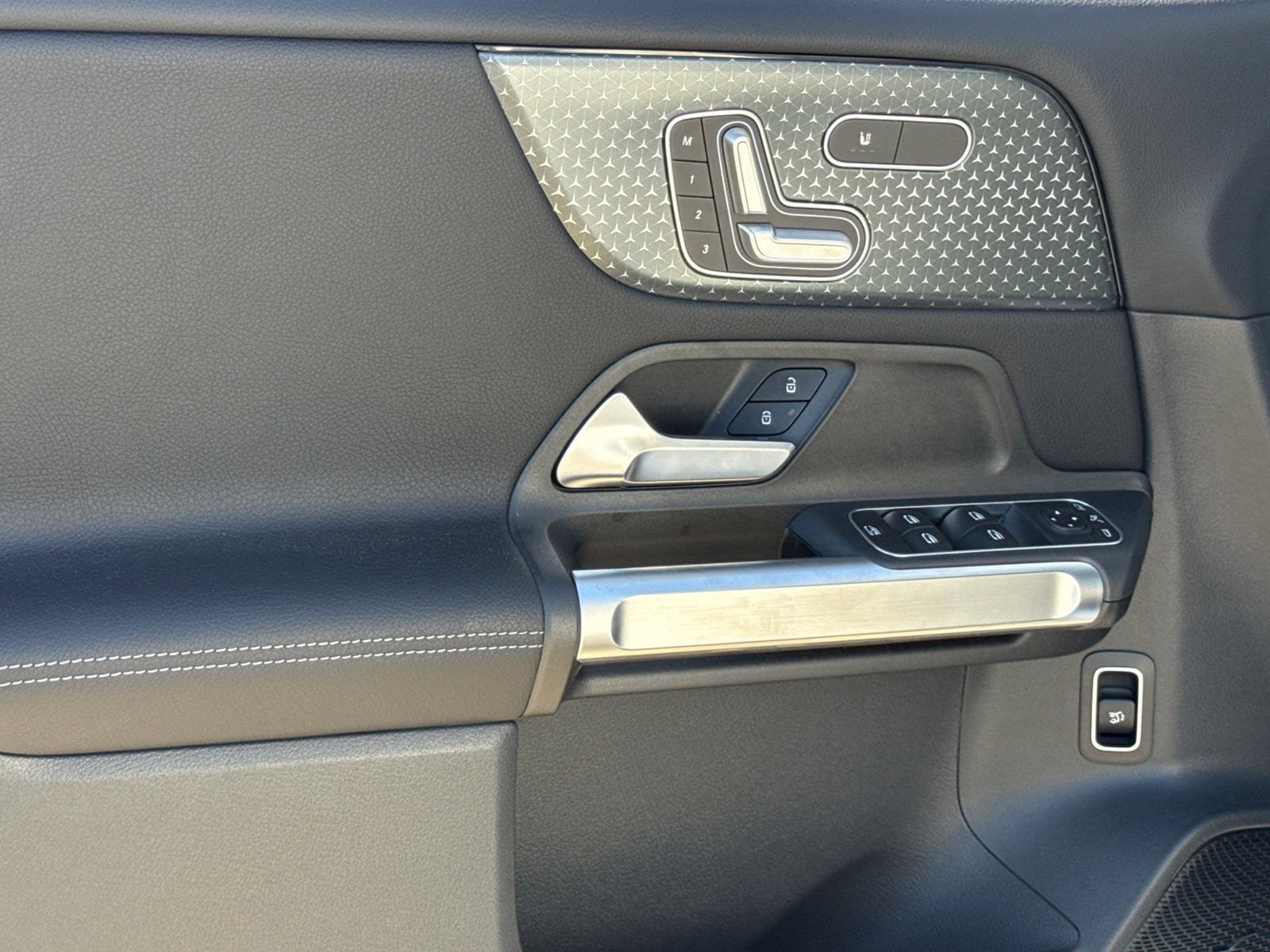 New 2026 Mercedes-Benz GLB 250 4MATIC image 15