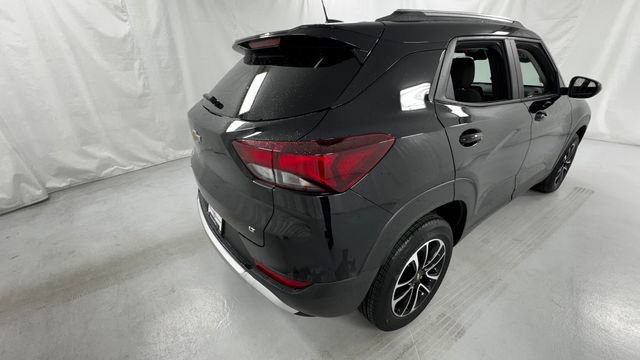 Used 2025 Chevrolet TrailBlazer LT AWD/4WD image 3