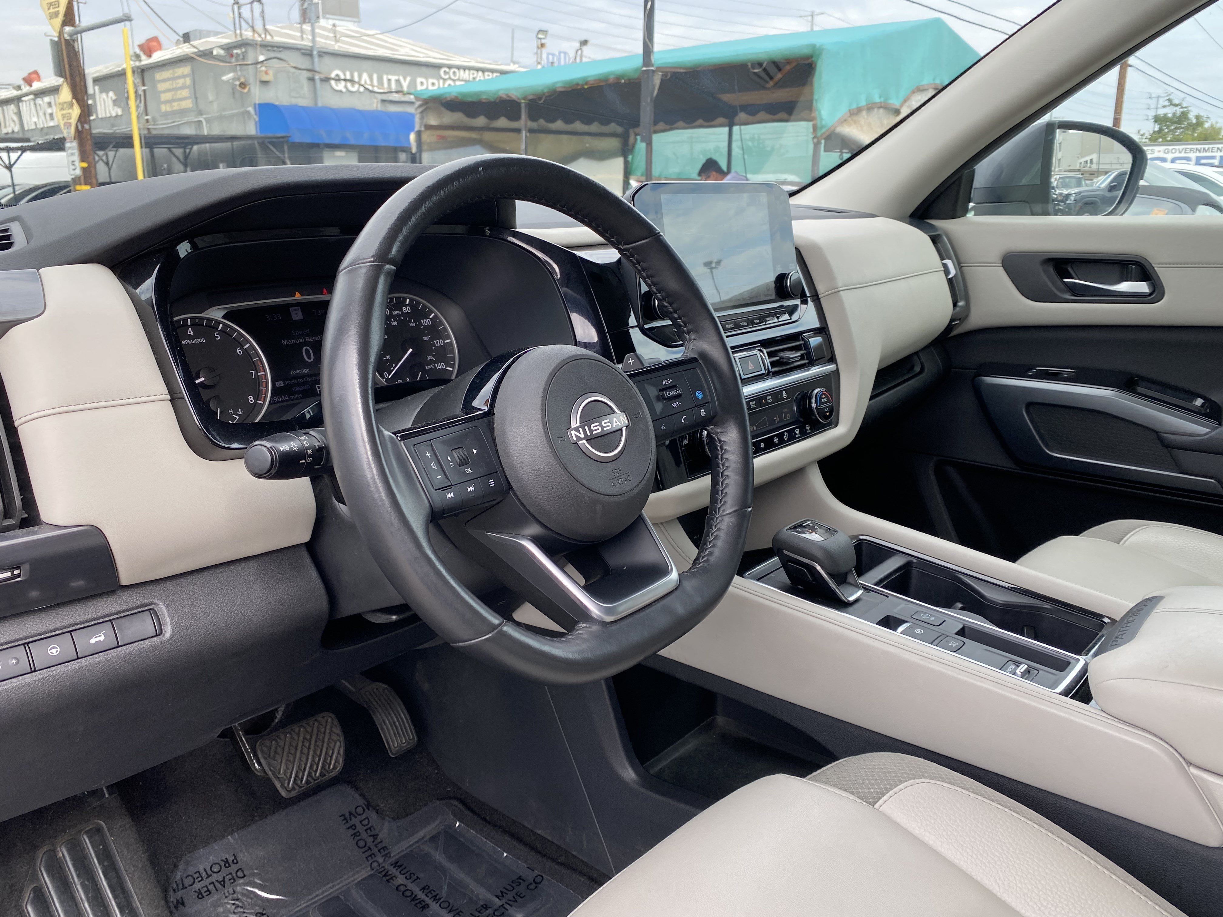 Used 2023 Nissan Pathfinder SL w/ Lighting Package (N92) FWD image 18