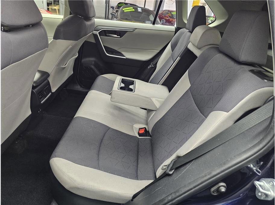 Used 2020 Toyota RAV4 XLE image 11