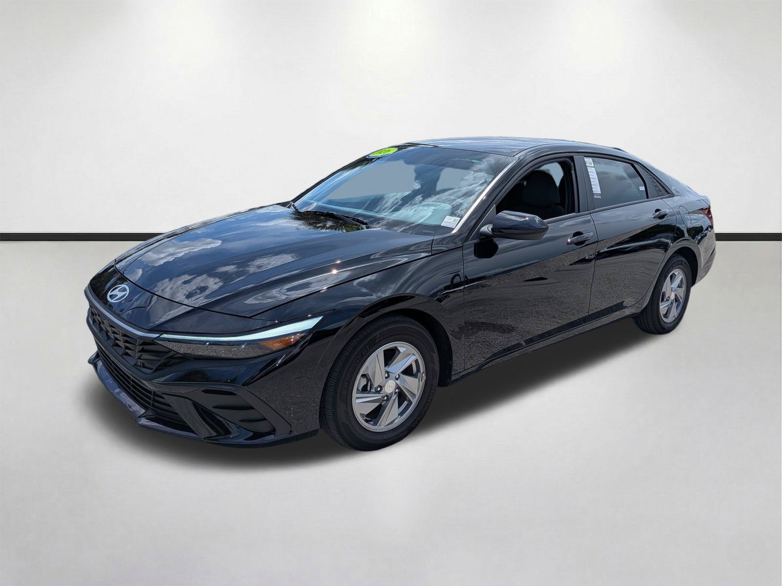 Used 2026 Hyundai Elantra SE FWD image 8