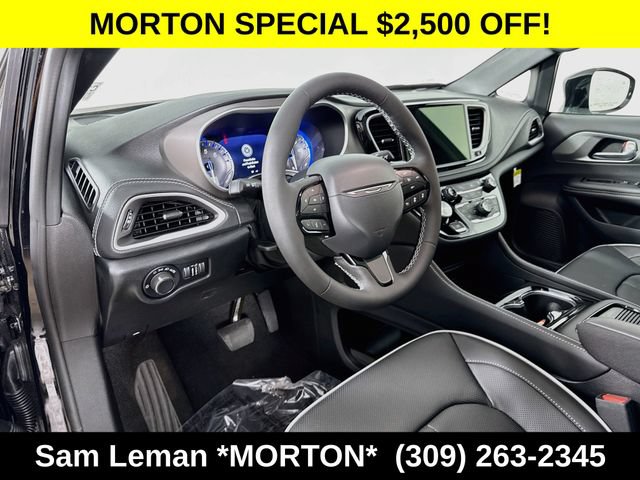 New 2027 Chrysler Pacifica Limited w/ Family Tech Group AWD/4WD image 9