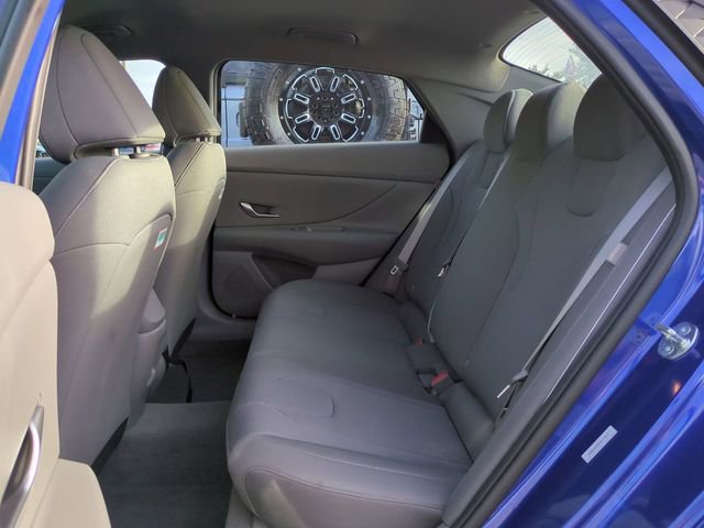 Certified 2025 Hyundai Elantra SE FWD image 13