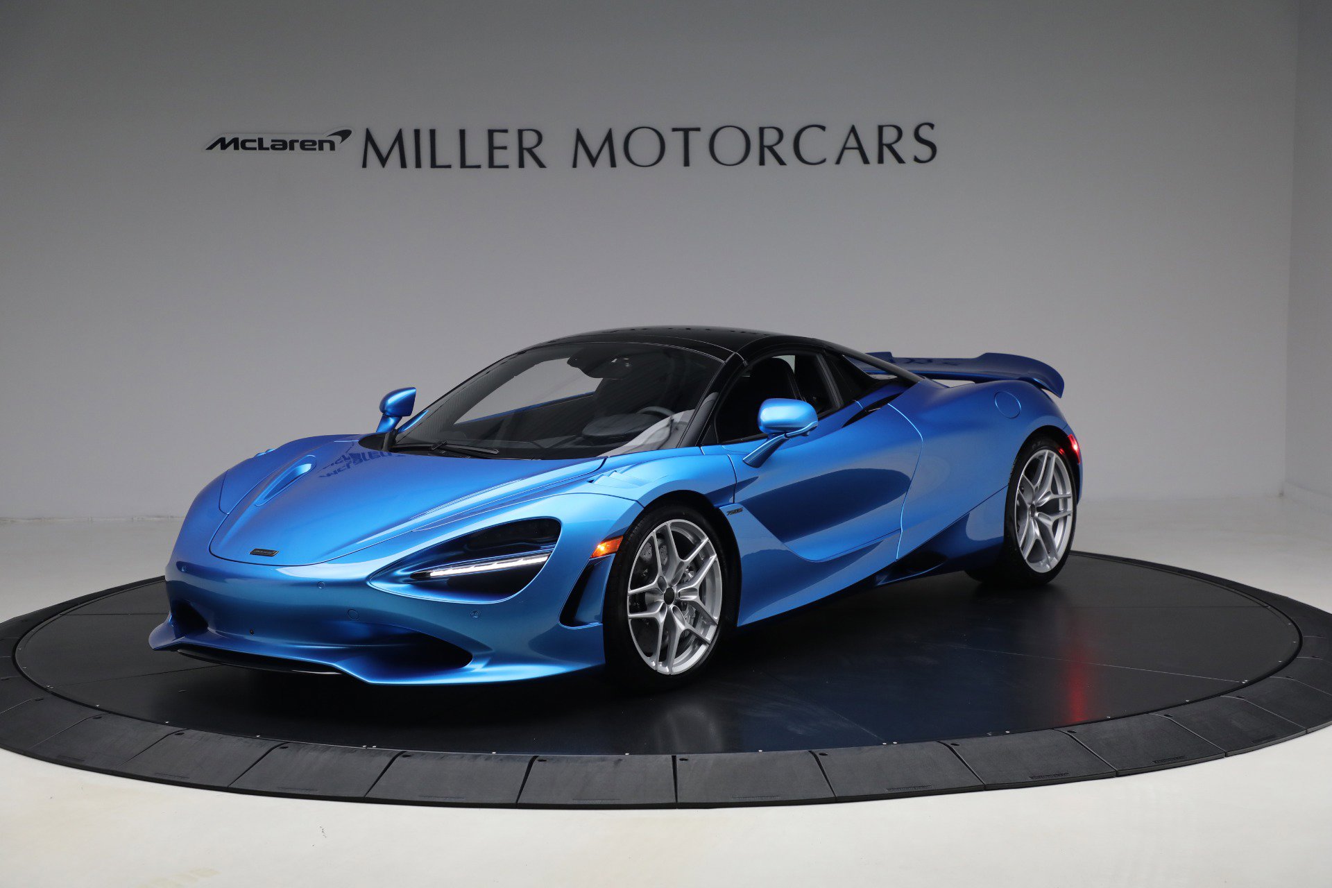 Used 2025 McLaren 750S Spider RWD image 23