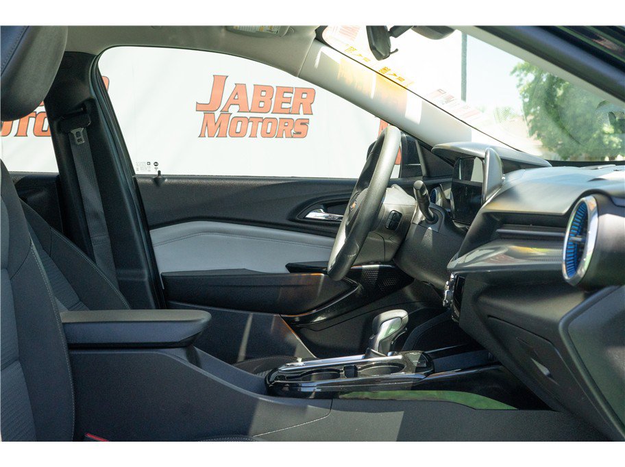 Used 2024 Chevrolet Trax LT FWD image 6