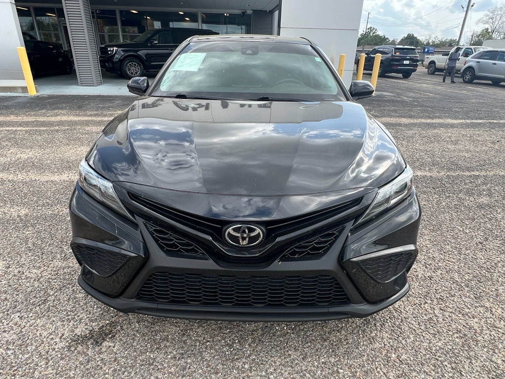 Used 2021 Toyota Camry SE image 3