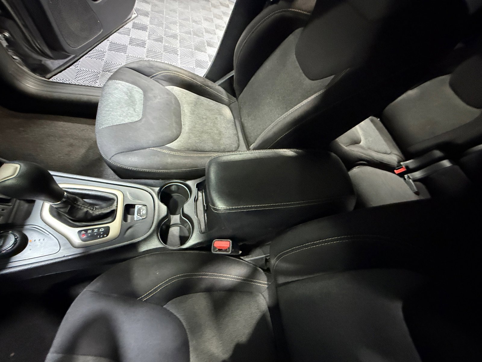 Used 2017 Jeep Cherokee Sport AWD/4WD image 15