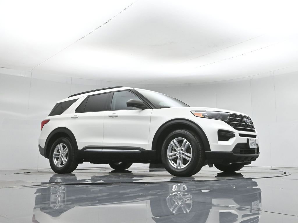 Used 2023 Ford Explorer XLT RWD image 4