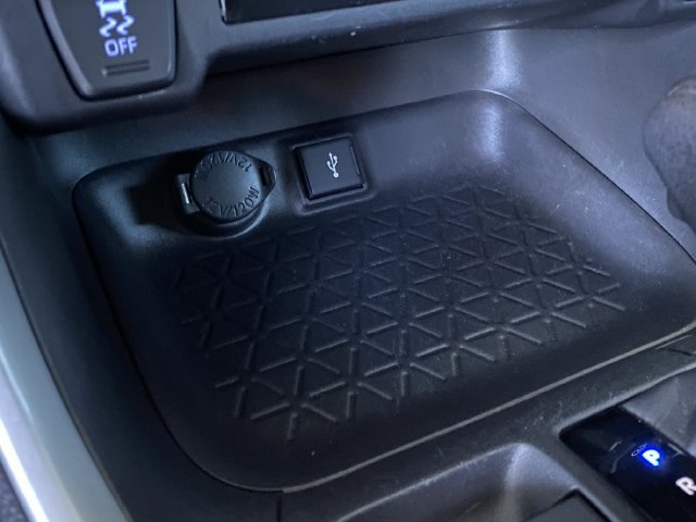 Used 2021 Toyota RAV4 XLE AWD/4WD image 18