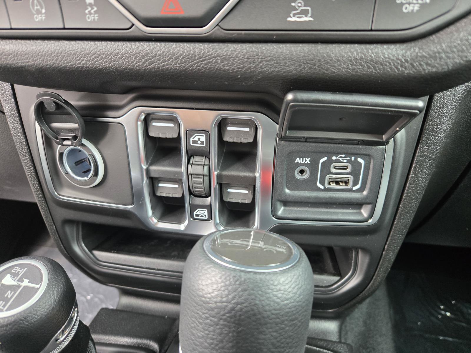 New 2026 Jeep Gladiator Sport AWD/4WD image 15